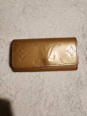 Louis Vuitton Monogram Vernis 4-ring keKey Holder - Metallic Gold